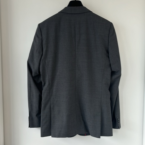 Hugo Boss Grey Two-Piece Suit (36R) - Picture 2 of 6